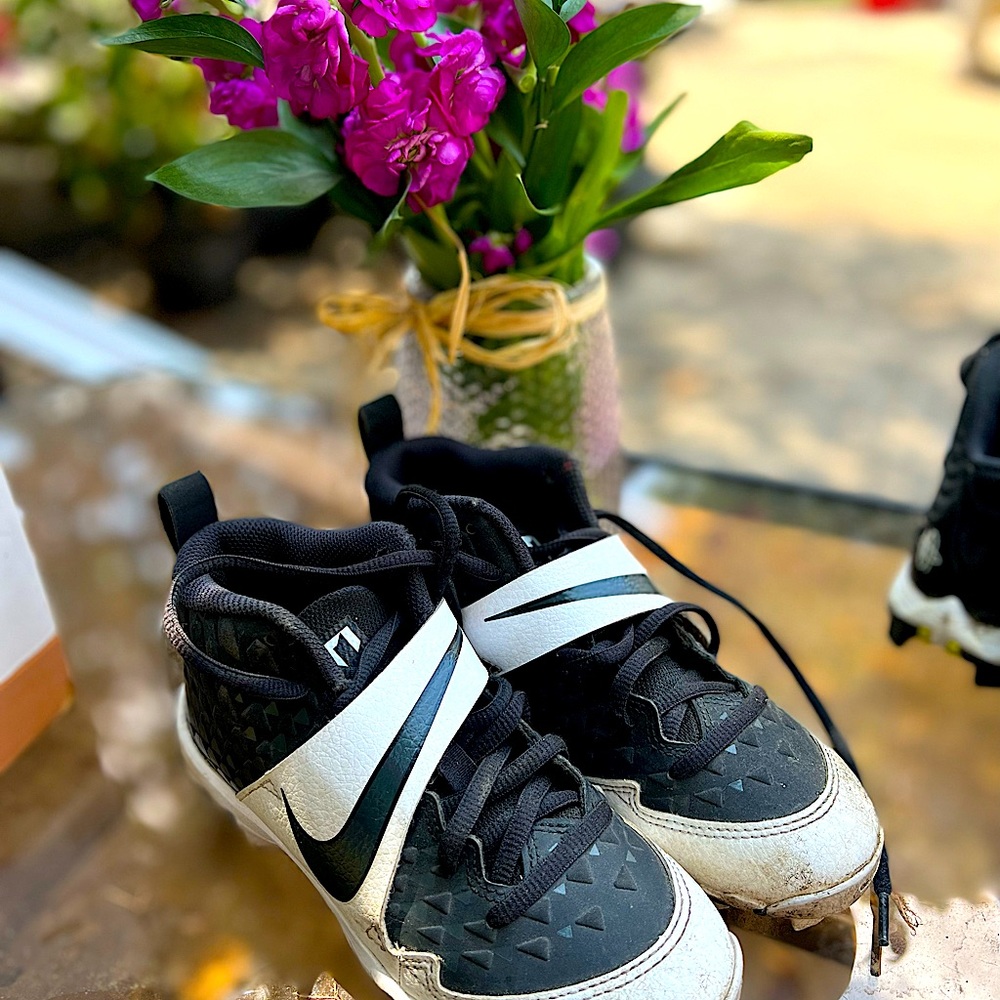 #Nike #cleats #kids #sports size 1.5Y boys or girls